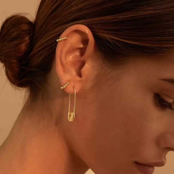 Silver safety pin earrings NEW - Picture 2 of 3